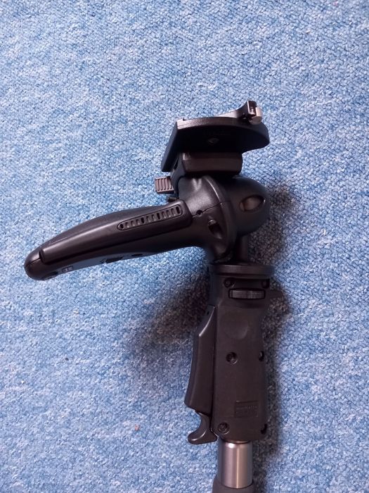 Monopied Manfrotto 685B + Cap 327RC2 Joystick