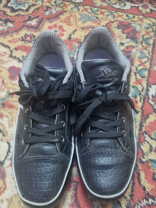 Продам кроссовки