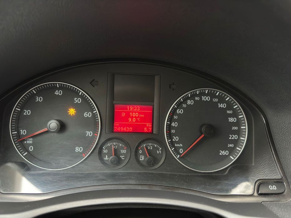 Vând Volkswagen Golf 5