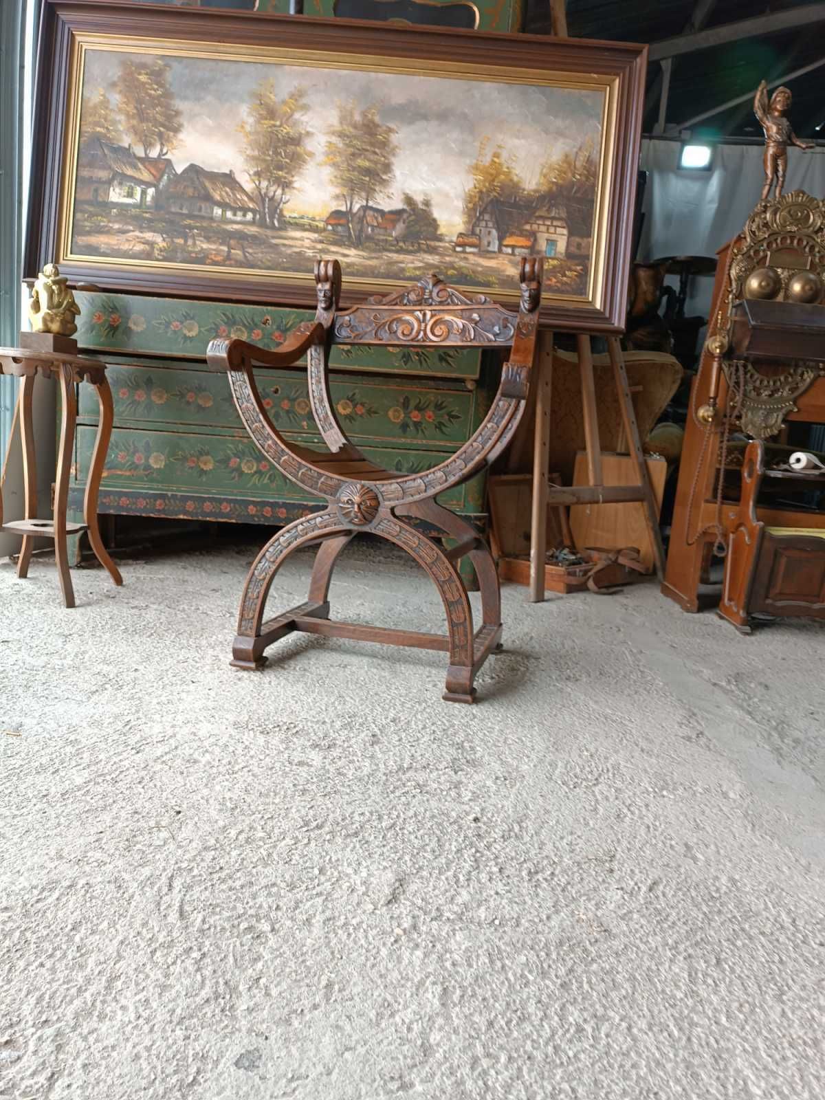 Старинен Рицарски стол Dagobert с богата орнаментика и дърворезба