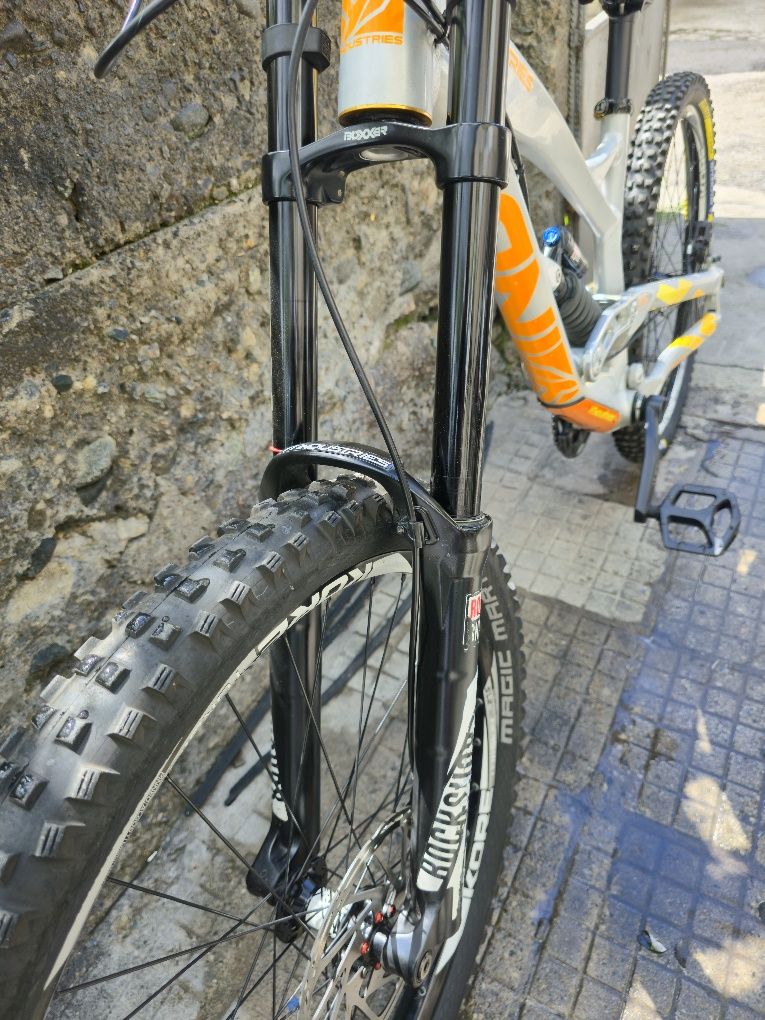 YT TUES 27.5 Downhill, Boxxer 2017, 4-бутални Перфектен 1x9 скорости