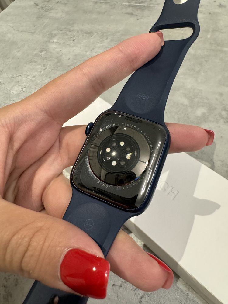 Продается apple watch 6