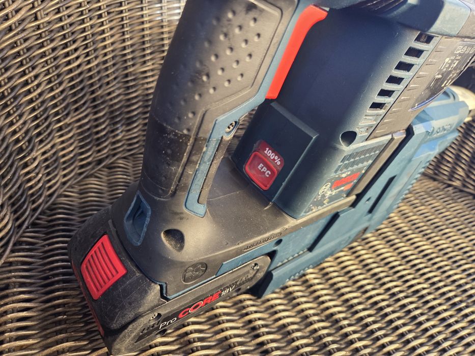 Rotopercutor Bosch GBH 18V 26 cu aspirator