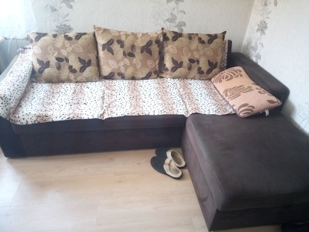 Ъглов разтегателен диван