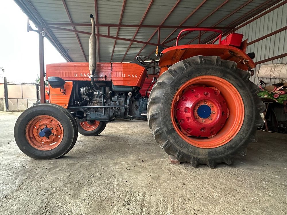 Vand tractor UTB 445