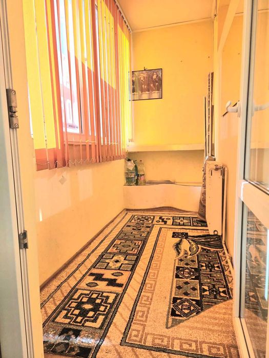Vând apartament 2 camere- Calea Bucuresti,cartier Astra (loc parcare)