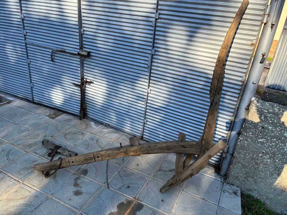 Старинно дървено рало