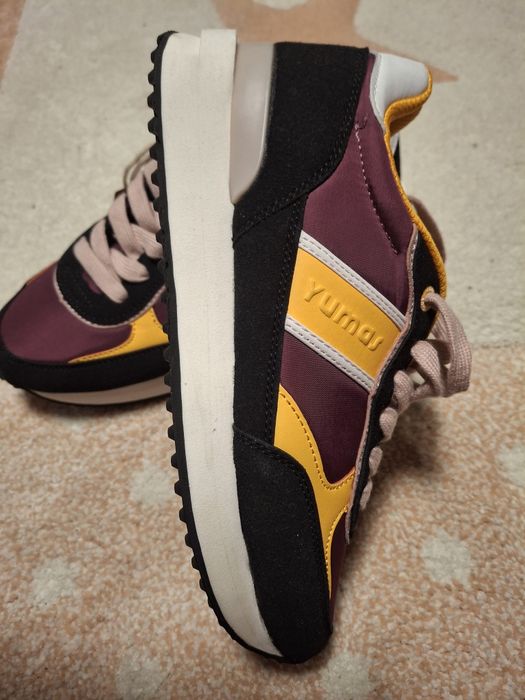 Adidasi yumas originali cu eticheta