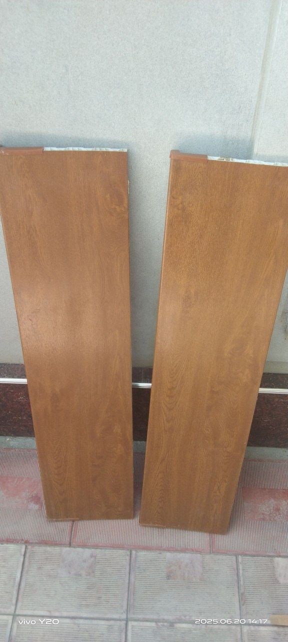 Пластиковый подоколник размером 103×25 цветь золотой дуб.