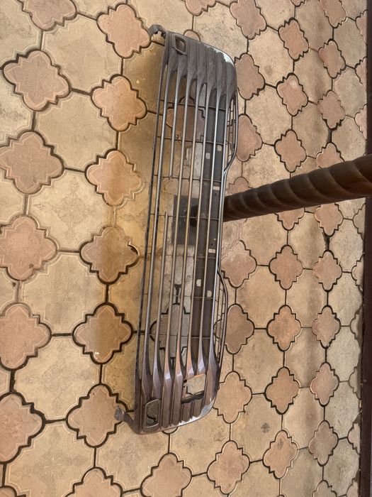 Решетка бампера, 70 б/у оригинал не китай и не тайвань