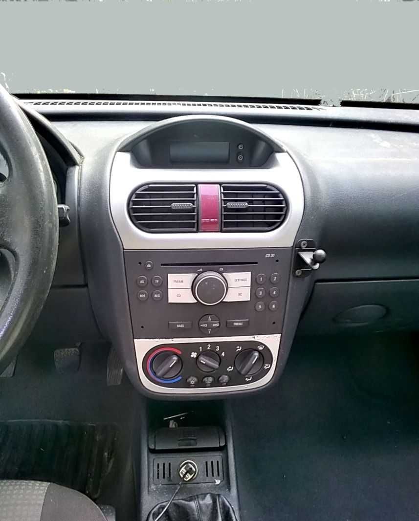 Opel Corsa C 1.0, Euro 4, 2005, 4 usi, AC, fara rugina functional benz