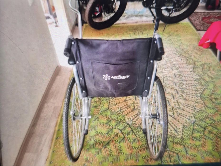 инвалидная коляска