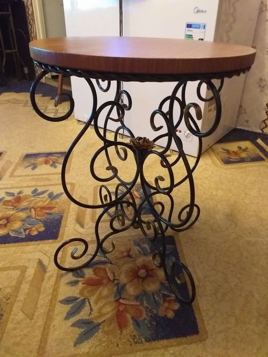 Продаётся стол ручной работы