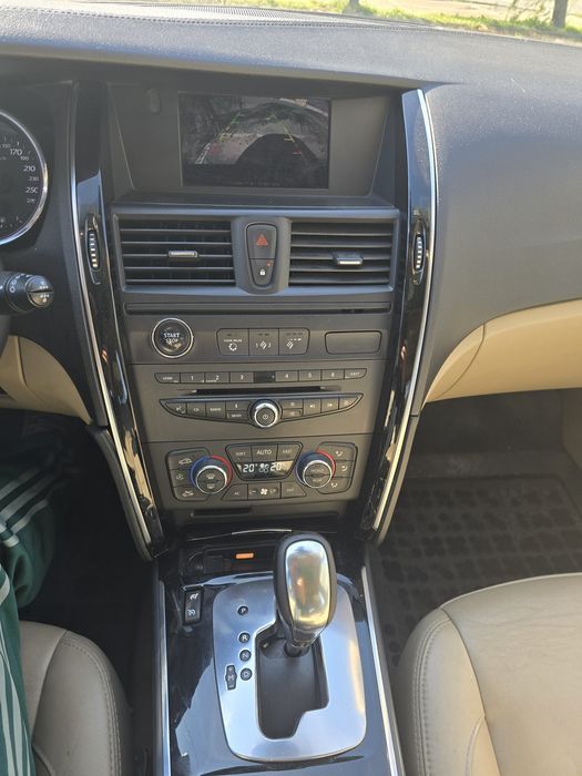 Renault Latitude 2.0 dci - Initiale paris