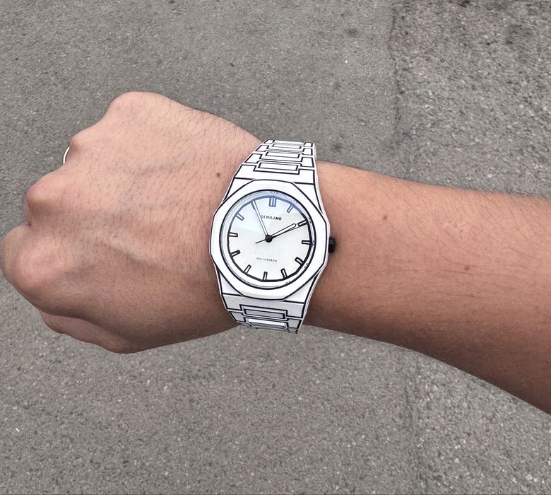 Часы с нереальным видом