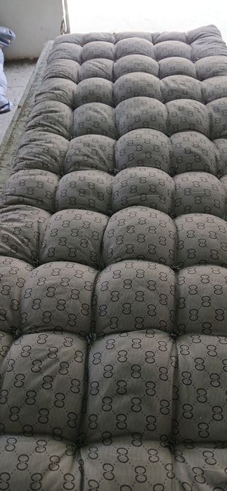 Matiras va yastiqlar..