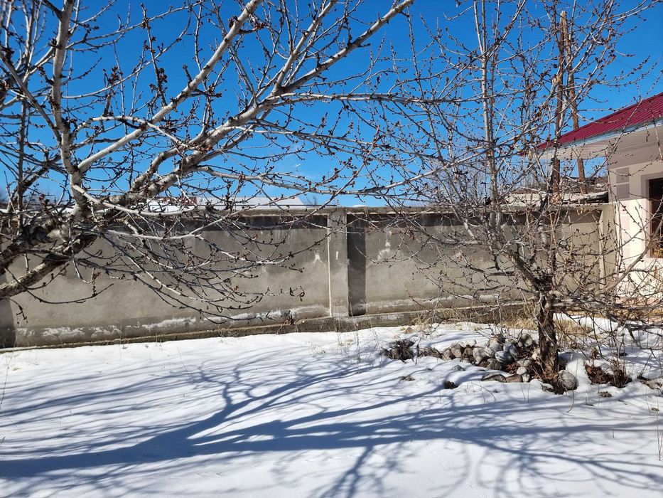 Yer sotiladia srochna So'qoq markazida yo'l boʻyi qulay lokatsiyada