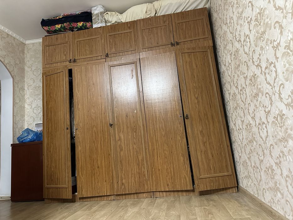 Шкаф бесплатно ..