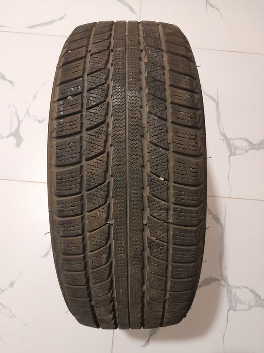 Зимний покрышка сатылады.