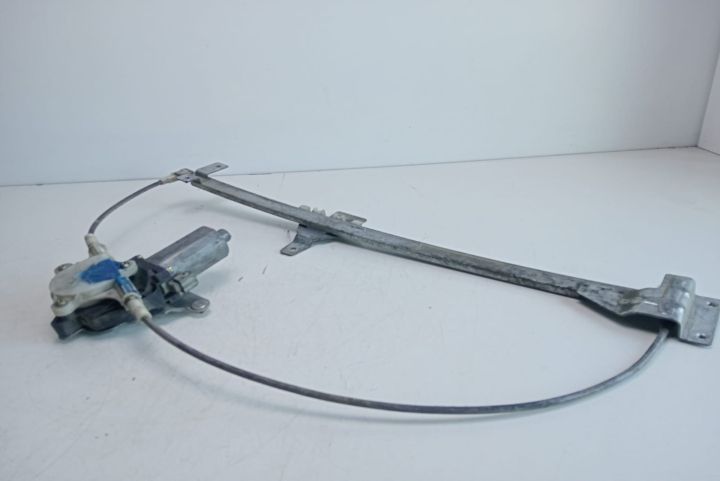 Macara dreapta fata   0130821666 Mercedes-Benz Vito W638