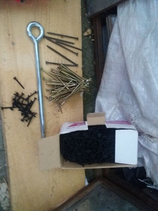 Vand coltare,holsuruburi si negrese la pret redus
