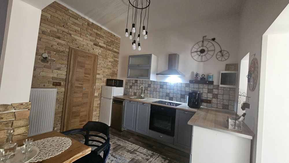 Chirie în Piața Unirii!