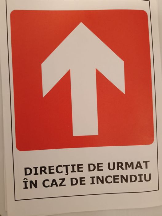 70 Autocolante mărime A4. Direcție de urmat in caz de incendiu.