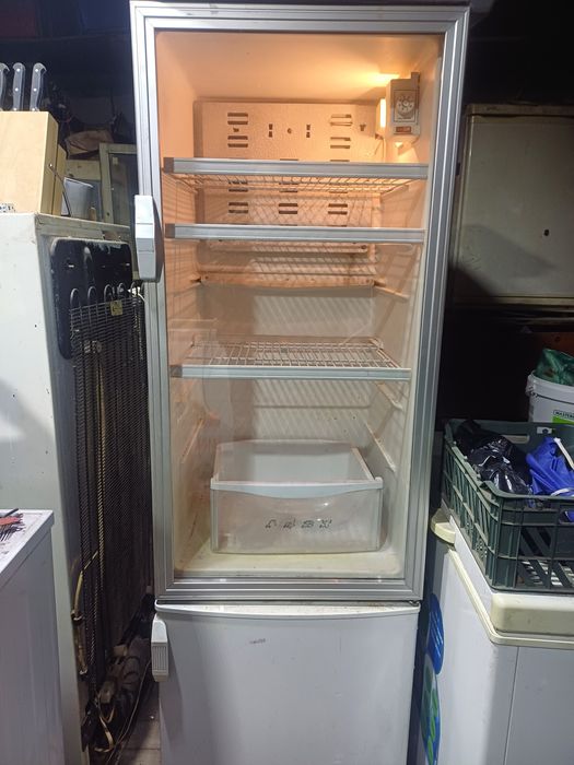 Витринный холодильник Бирюса