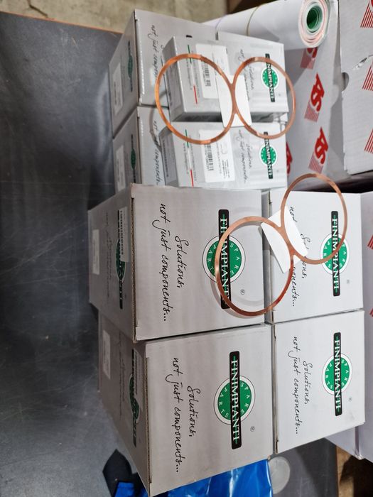 Piston echipat tractor fiat 312 315 cu diametru de 82 mm import Italia