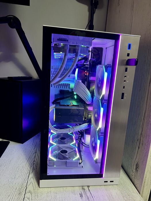 Placa video RADEON RX 7900 XT 20GB- AMD RYZEN 7 7800 X3D