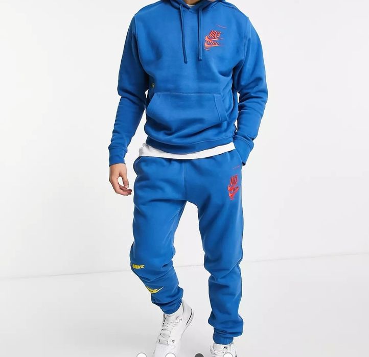 Продаётся спортивный  костюм Nike