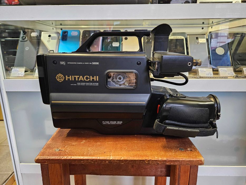 Видеокамера Hitachi VM-3200E Много добър външен вид, пълен комплект.
