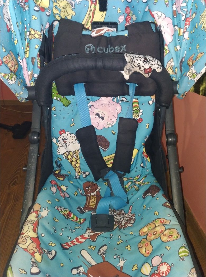 Предлагам детска количка маркова на JEREMY SCOTT