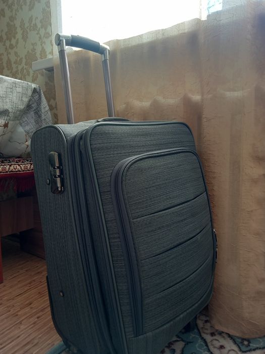 Чемодан объем,литров:104