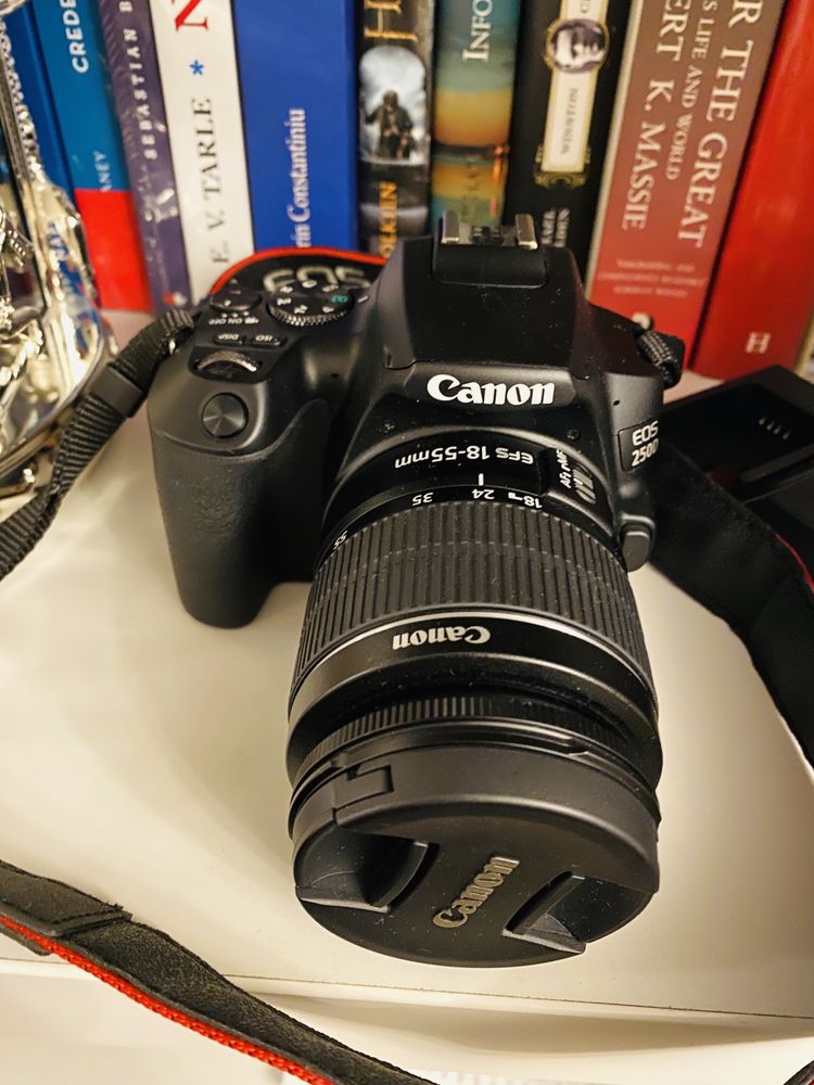 Canon EOS 250D Kit cu Obiectiv EF-S 18-55mm DC Negru