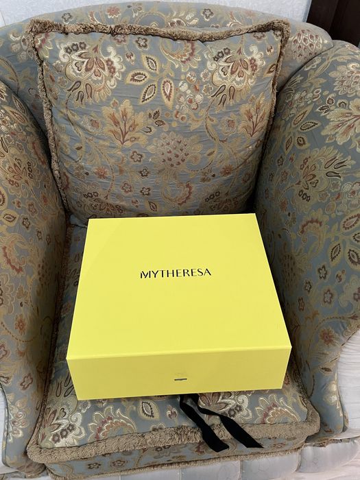Продам коробки от MYTHERESA