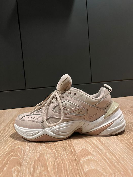 Кроссовки Nike женские