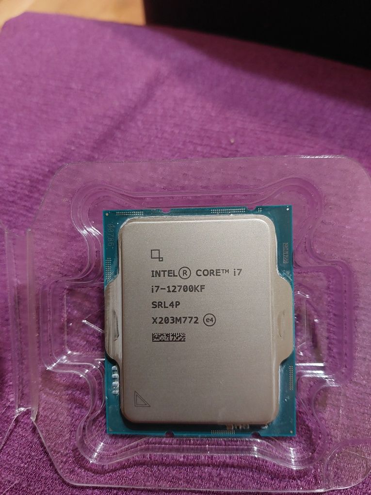 процесор intel core i7-12700K Нов , LGA1700 12-ядрен