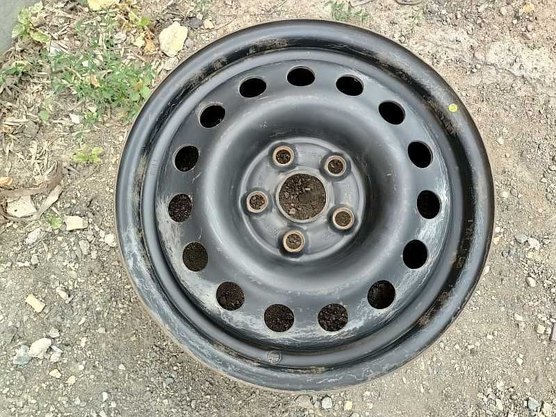Продам оригинальный металлический диск на Volkswagen Sharan.