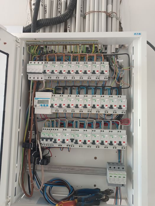 Execut lucrari instalații electrice  chiar si smart ,sanitare,