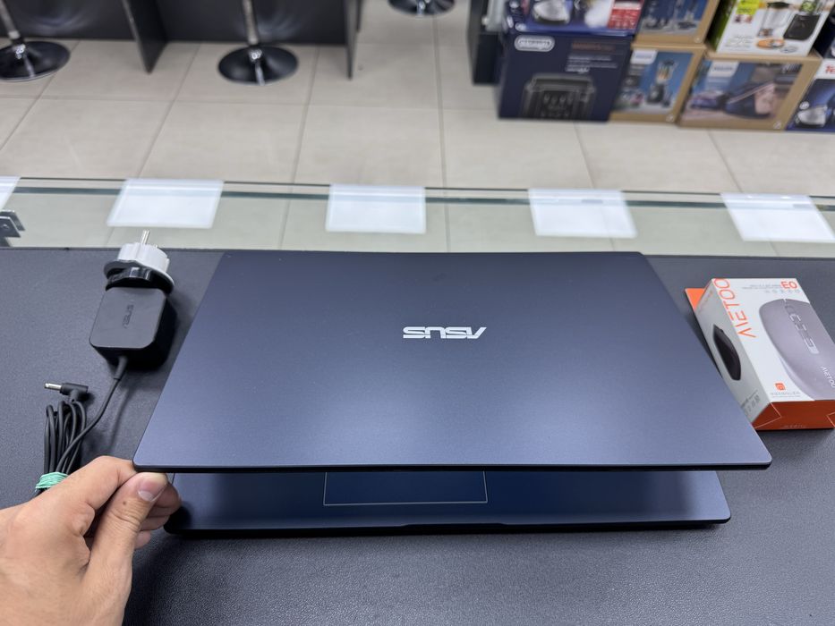 Asus Vivobook blue Ozu 4 Ssd 128 sastayana zor Pentium Padsvetkasi bor