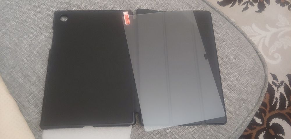 Продам чехол для планшета Samsung Tab A8 10.5 "продам стекло защитное