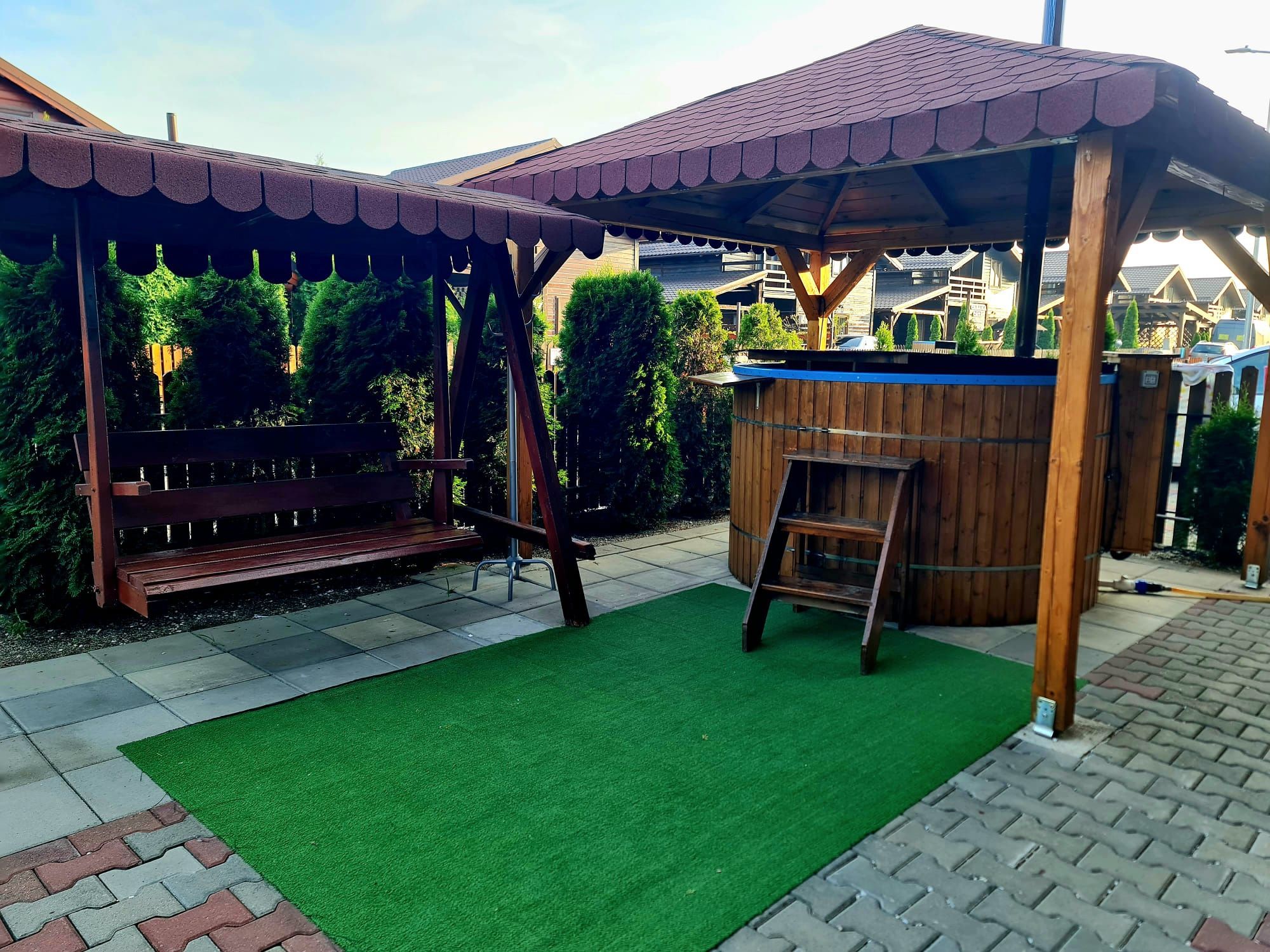 Cabana Tony Baile Figa BN cu ciubar acoperit și jacuzzi disponibilă