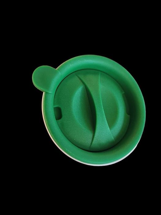 Коледна порцеланова чаша с гумен капак