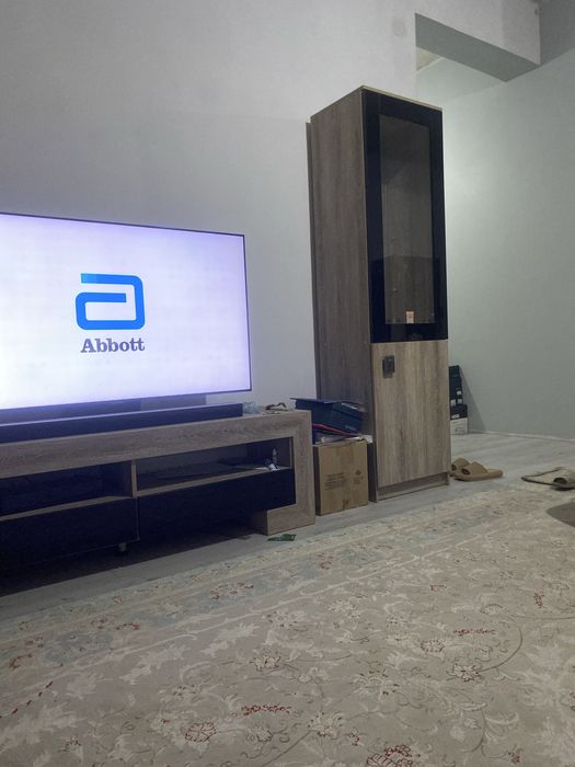 Продается мебелбь два шкафа и один камод под телевизор