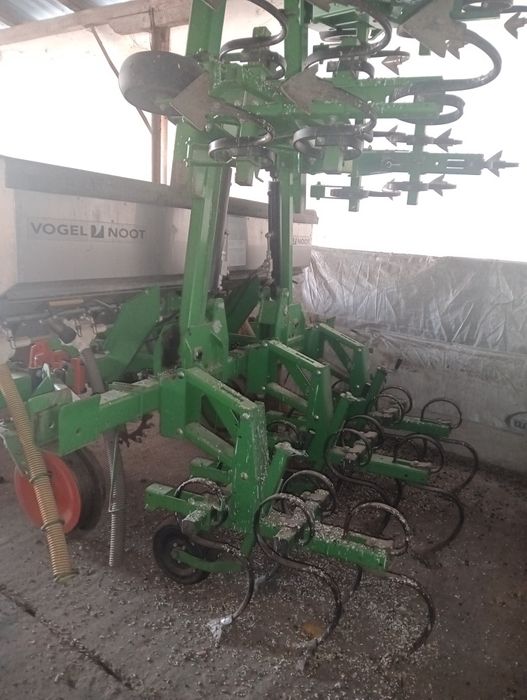 Vând cultivator prasitor