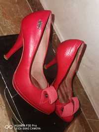 Червена дамска чанта и червени обувки. MISS SIXTY