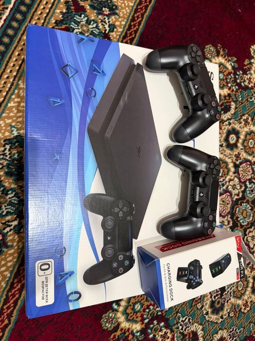 PS4 почти новый 2раза пользовались. Продаем так как купили 5ps