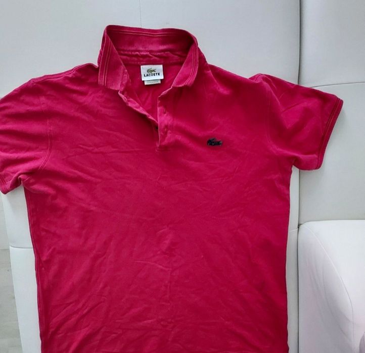 Vând tricou polo bărbătesc Lacoste mărimea L,in stare buna.