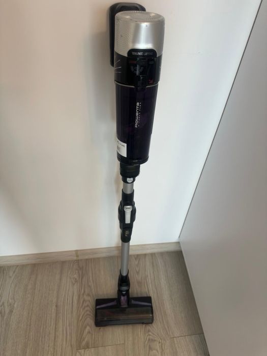 Aspirator vertical RowentaX-Force Flex in stare optim